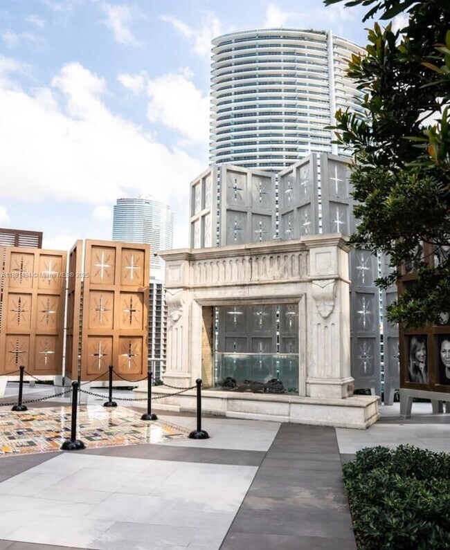 Building Photo - 495 Brickell Ave