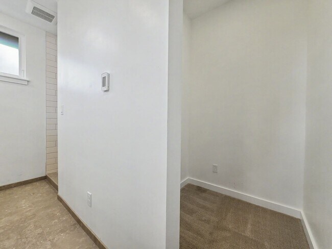 Building Photo - 3538 S Hudson St