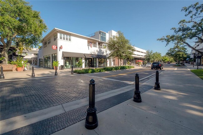 Building Photo - 762 S Village Cir