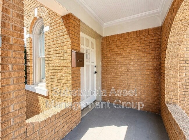 Building Photo - 939 East Dr