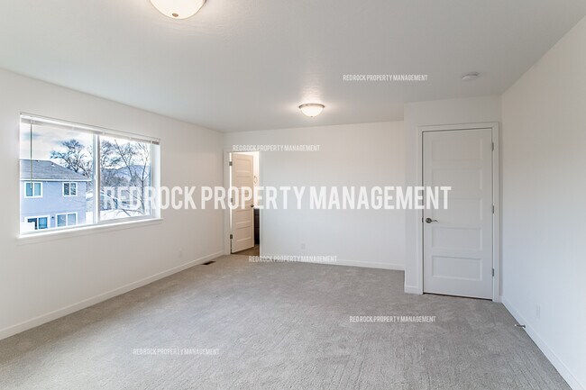 Building Photo - 1110 N Davis Ln