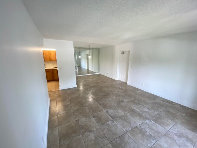 Building Photo - 1107 Green Pine Blvd