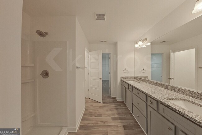 Building Photo - 100 English Oak Ln