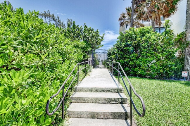 Building Photo - 2121 N Ocean Blvd