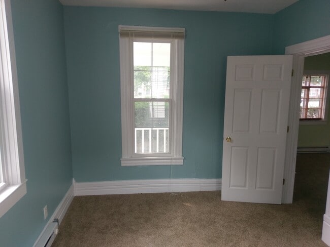 Building Photo - 502 Eben Ave