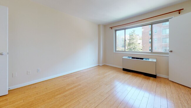 Building Photo - 3900 Tunlaw Rd NW