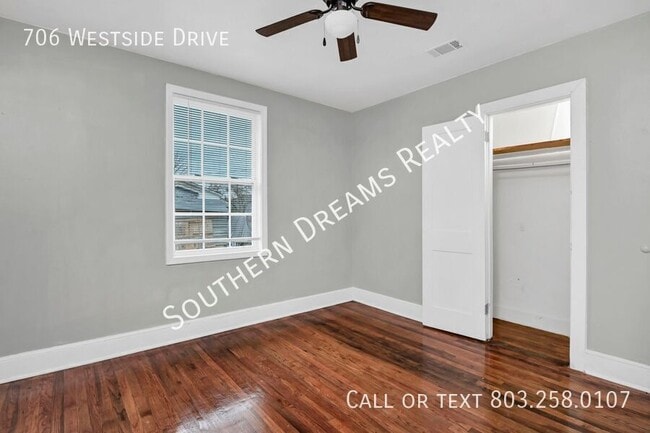 Building Photo - 706 Westside Dr