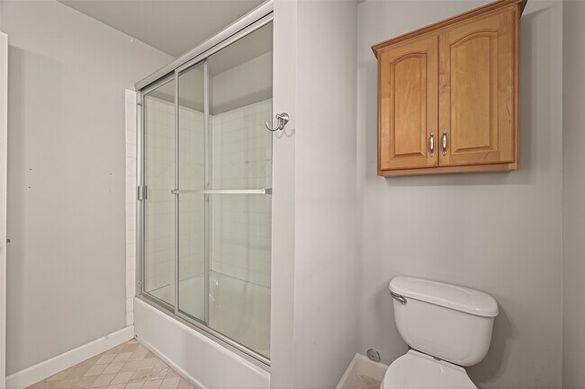 Building Photo - 2405 Southgate Blvd