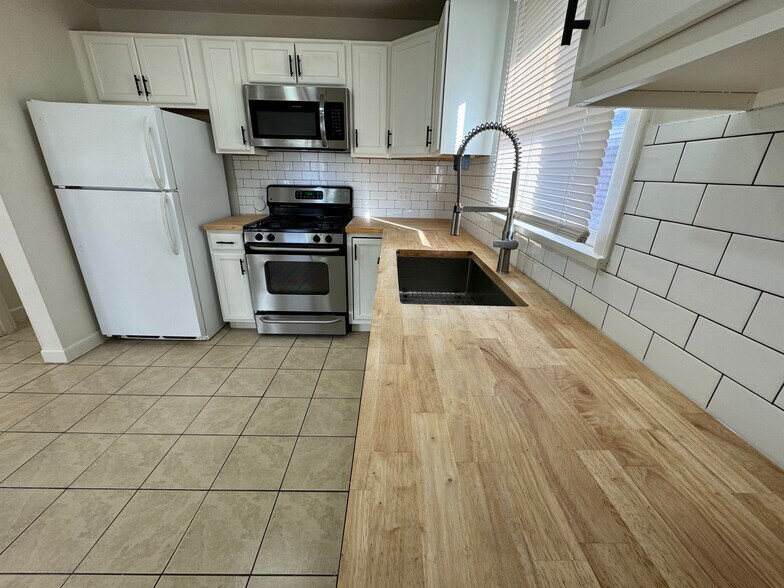 Building Photo - 2659 Brinker Ave