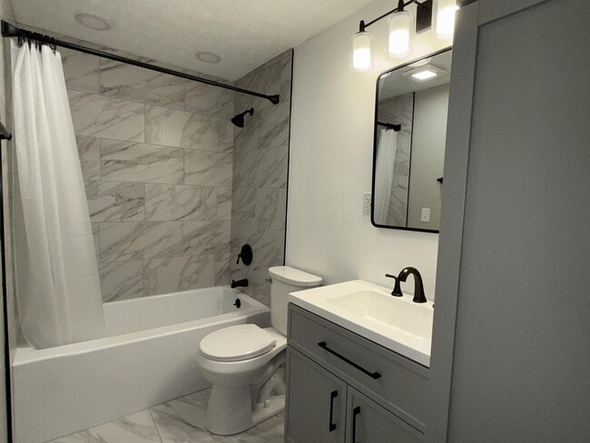 Building Photo - 1177 Hilton Dr