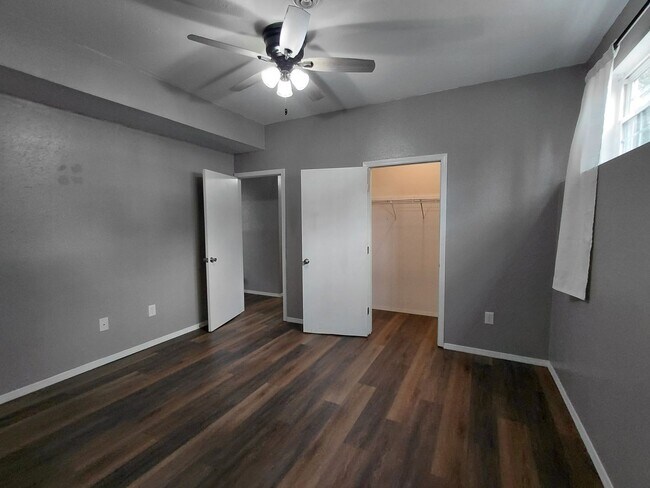 Building Photo - 15430 Top Dr