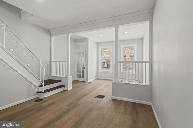 Building Photo - 2423 N Myrtlewood St