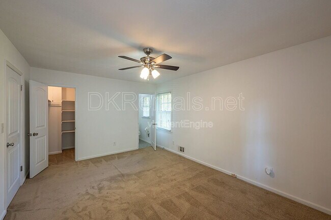 Building Photo - 120 Burnett Way