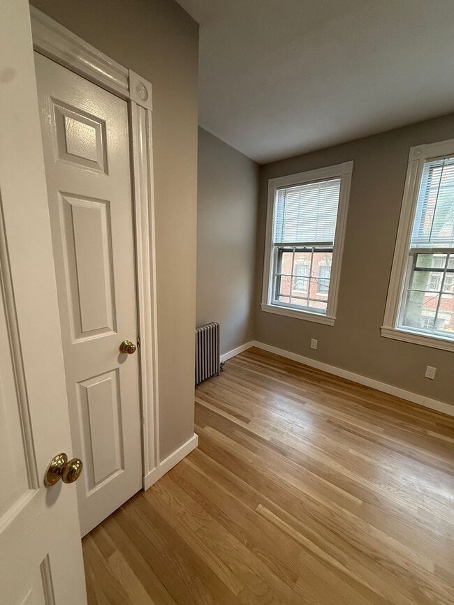 Building Photo - No Brokers Fee, Heat, Hot Water Included, Recently Renovated Unit