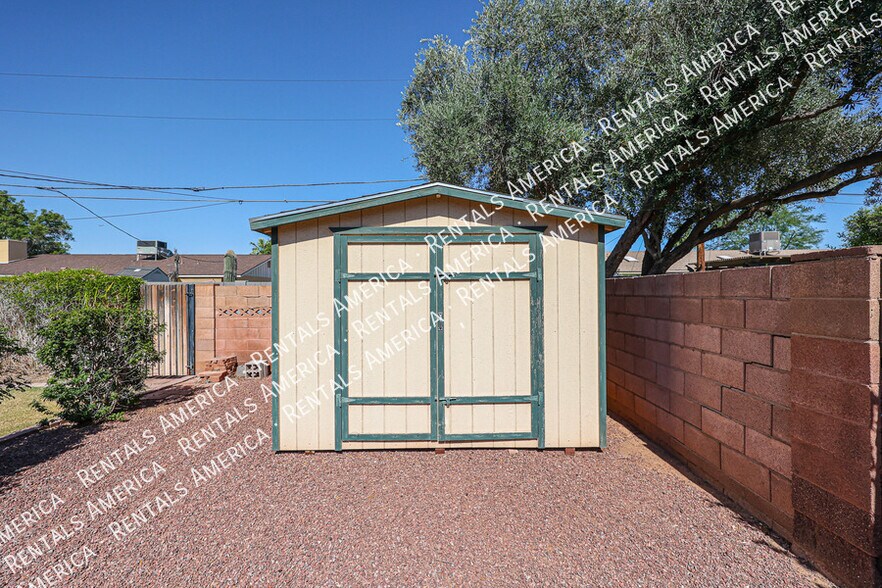 Building Photo - 2421 S Terrace Rd