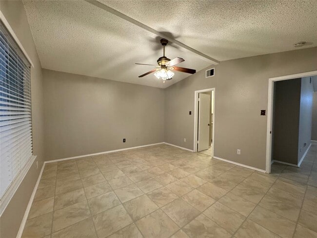 Building Photo - 2917 Zeke Bend