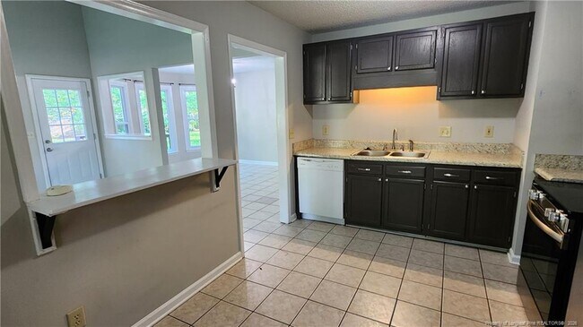 Building Photo - 909 Bramblewood Ct