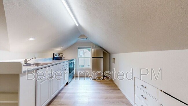 Building Photo - 210 Brown St