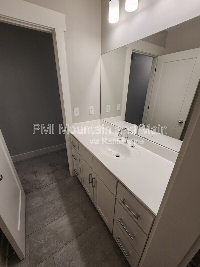 Building Photo - 16 Alice Clement Ln