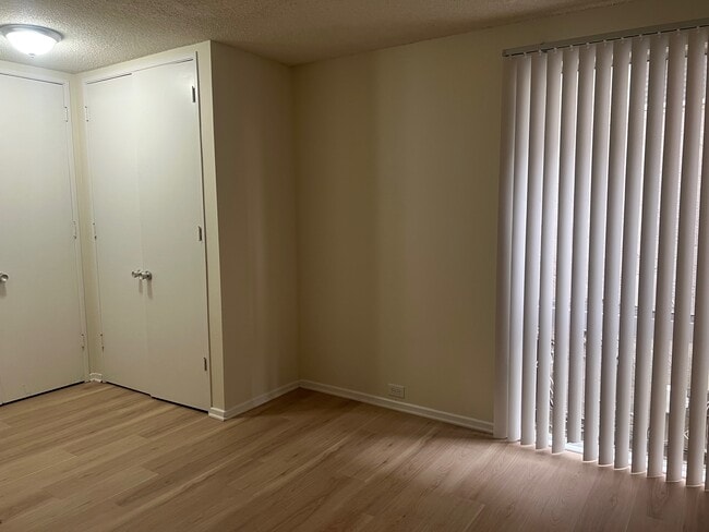 Building Photo - 2804 Manhattan Ave