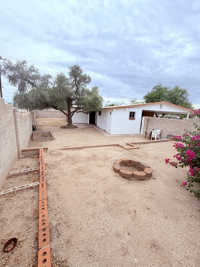 Building Photo - 4834 N Los Altos Pl