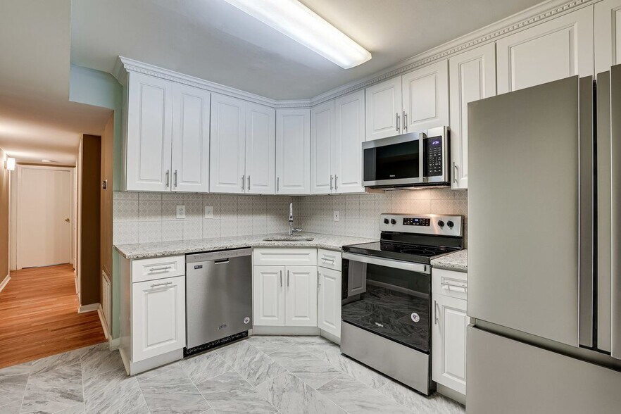 Building Photo - 2210 Springwood Dr