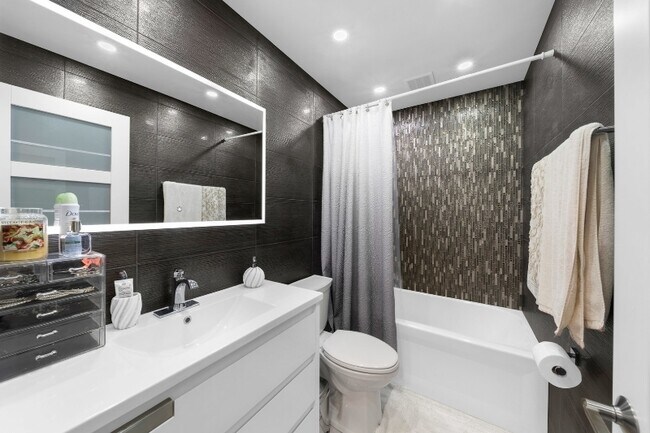 Building Photo - 264 N Southport Rd