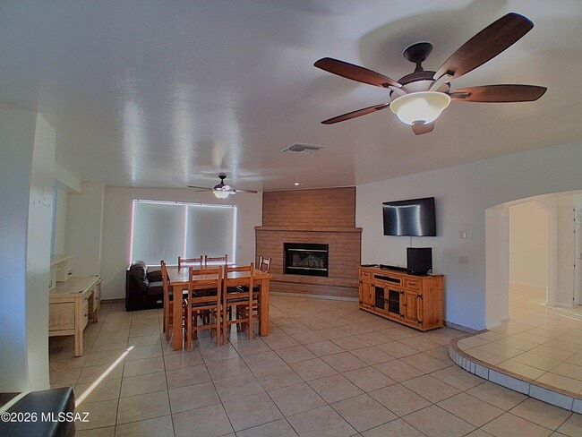 Building Photo - 2650 W Aurora Dr