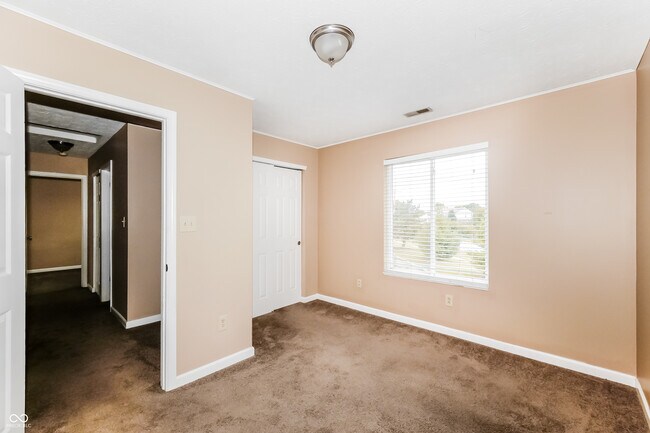 Building Photo - 2525 Grand Fir Dr