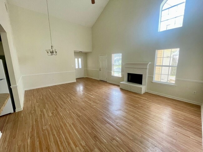 Building Photo - 3/2 For Rent in Madison! *MOVE IN SPECIAL*