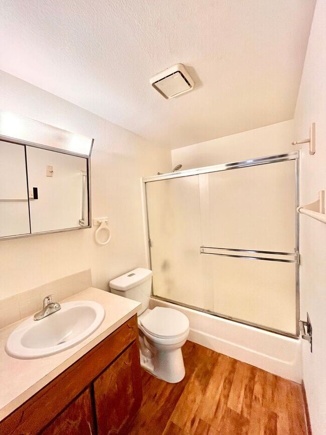 Building Photo - TWO WEEKS FREE RENT - Water/Sewer/Trash Included - Large Two Bedroom One Bath In North Loveland! ...