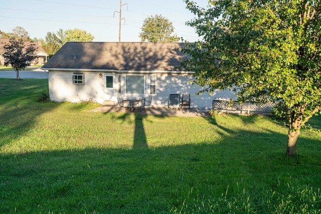 Building Photo - 10449 Travis St