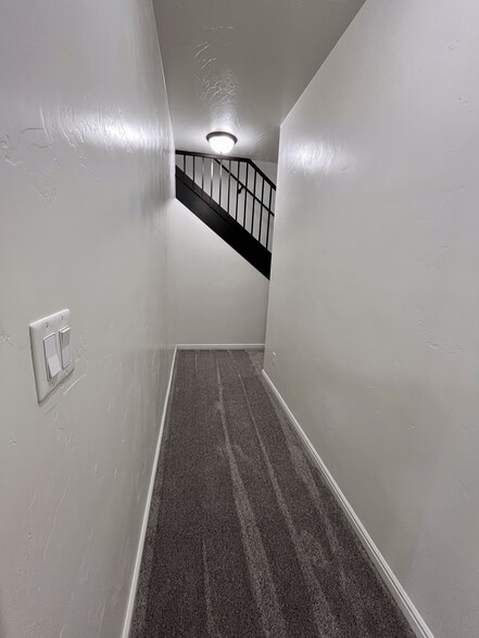 Building Photo - 1467 Clinton Way