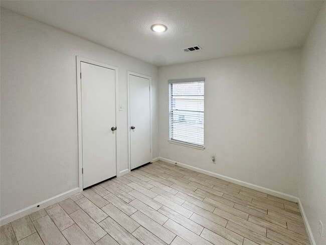 Building Photo - 918 Bolton Ct