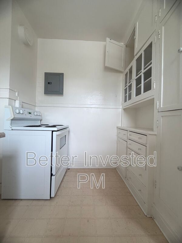 Building Photo - 526 B St