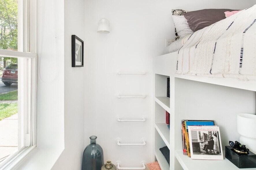 Building Photo - 2846 N Christiana Ave