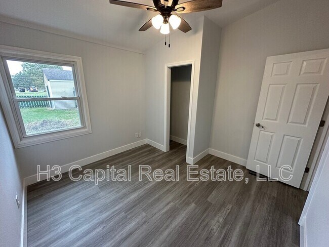 Building Photo - 3045 Dale Ave