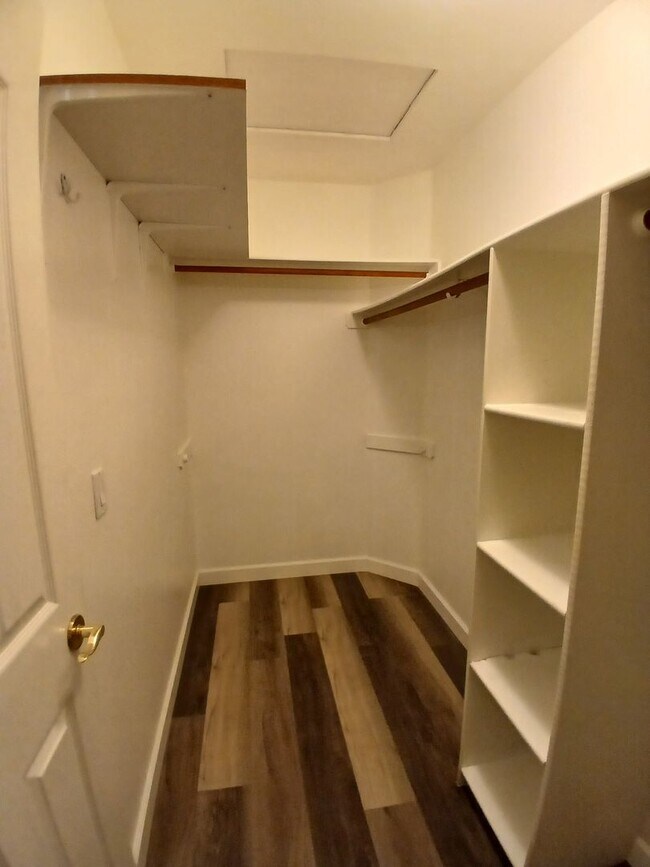 Building Photo - Spacious Modern Studio – Fully Furnished &...