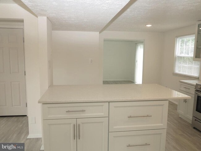 Building Photo - 8406 Woodford Ct