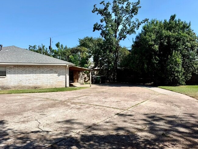 Building Photo - 7315 Housman