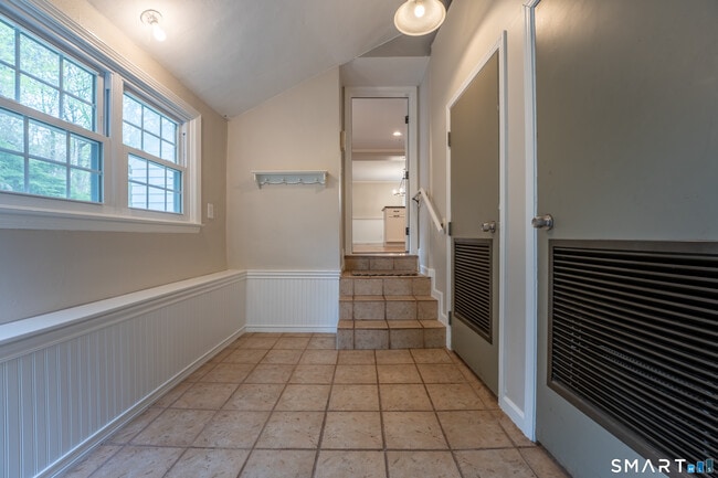 Building Photo - 30 Hillsboro Dr