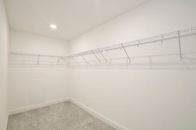 Building Photo - Stylish and Spacious 3/2.5 Home with No Re...
