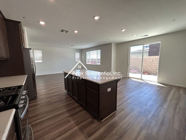 Building Photo - Beautiful Newer Folsom 4bd/2.5ba in Gated Community!