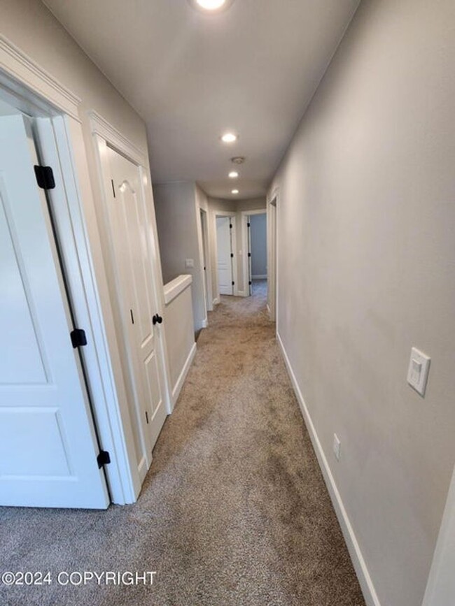 Building Photo - 6585 Beverly Hills Cir