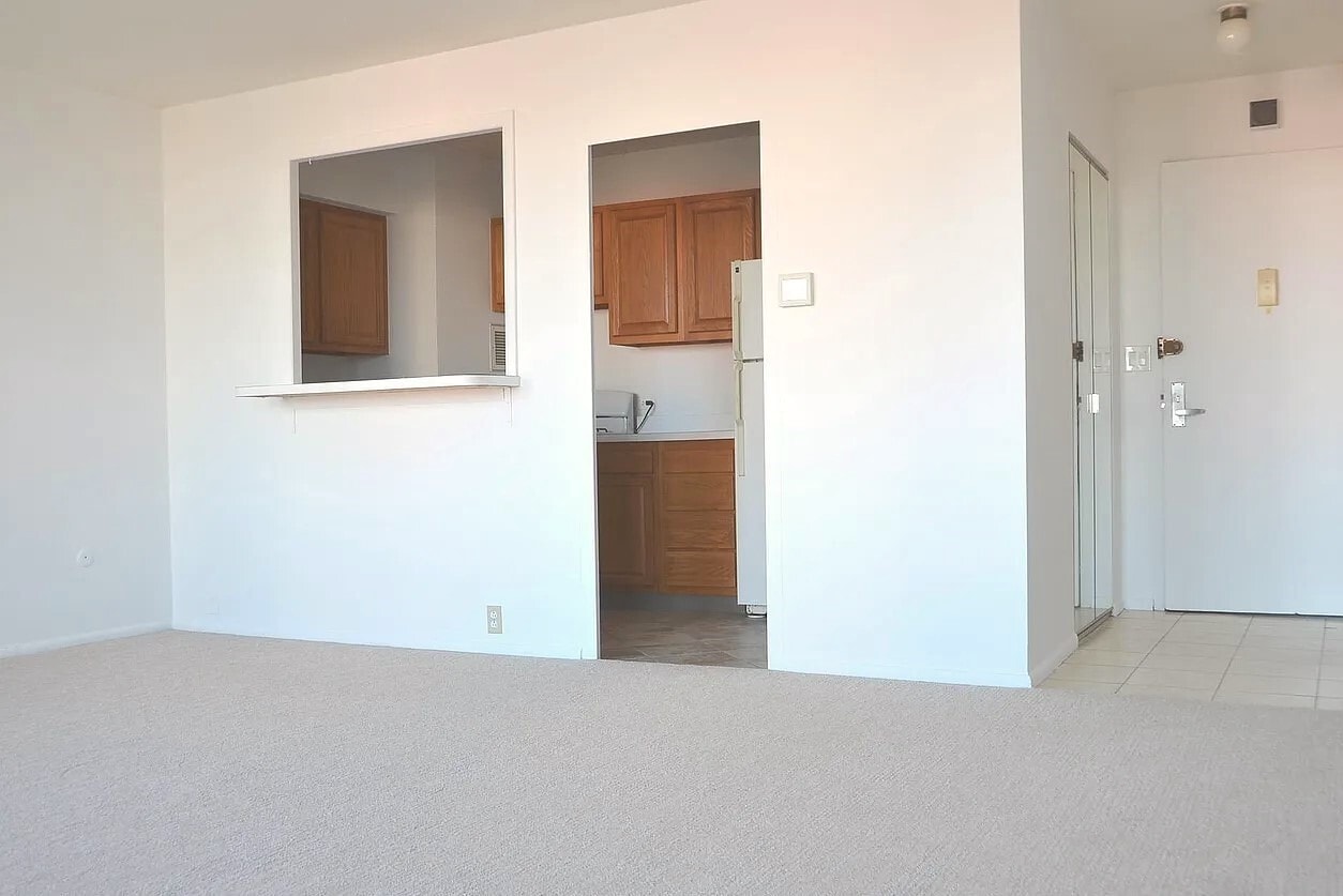 Living room + kitchen - 200 Locust St