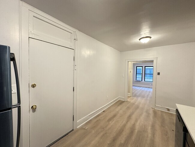 Building Photo - 2332.5 N Spaulding Ave