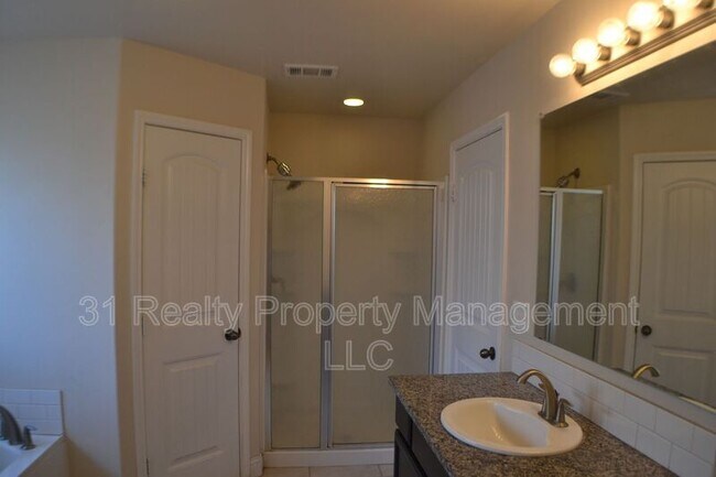 Building Photo - 1220 Randolph Dr