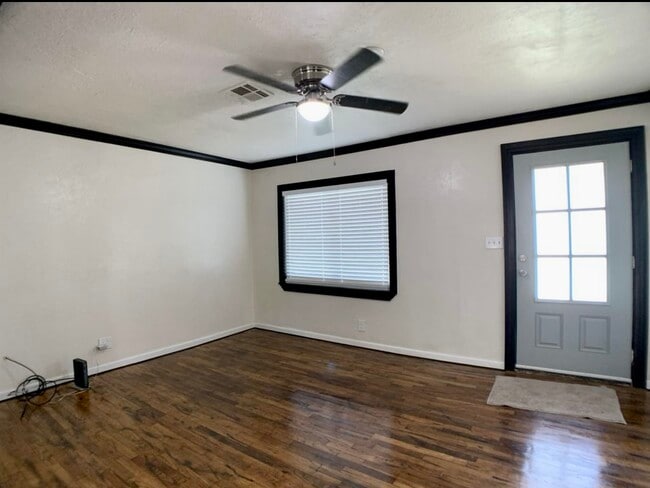 Building Photo - 824 E Symmes St