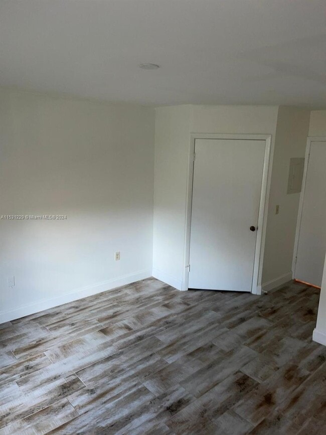 Building Photo - 4847 Via Palm Lakes