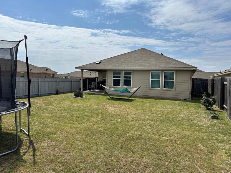 Building Photo - 300 Low Bramble Dr